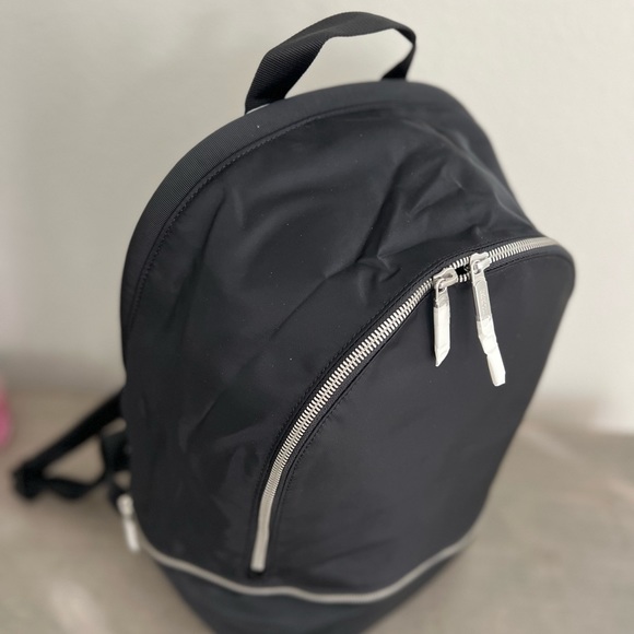 Lululemon City Adventurer Backpack 21L in black - Picture 7 of 9